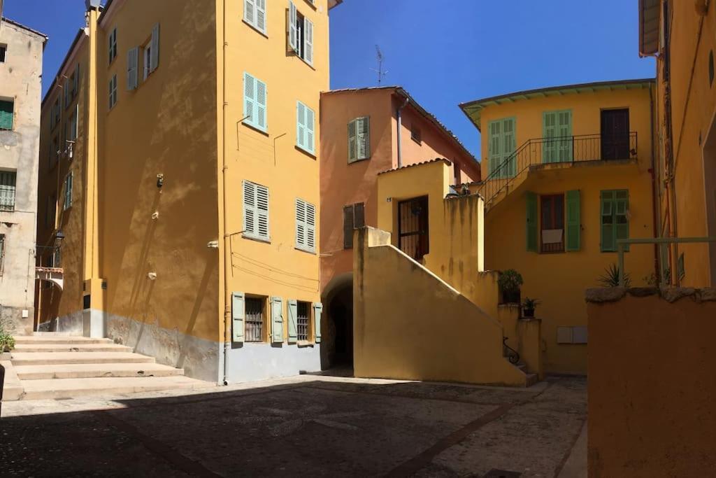 Between The Roofs Of Menton Old Town And The Sea Exteriör bild